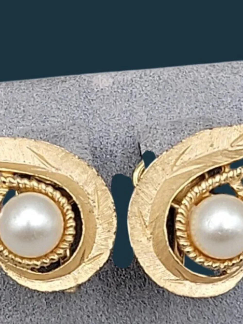 VTG Crown Trifari Faux Pearl Rhinestone Gold-Tone Clip-On Leaf Earrings 1960s